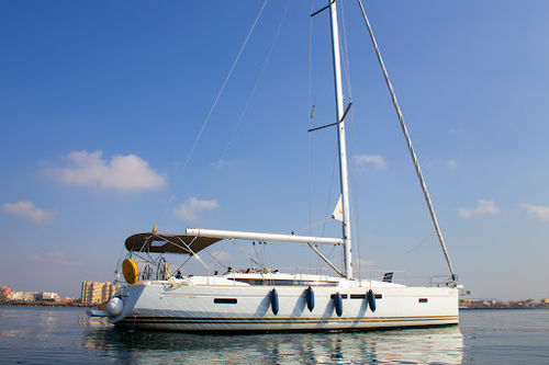 Latitud Cero Yacht Charter